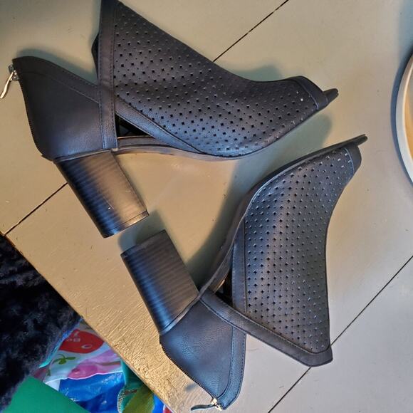 a.n.a black open toe caged faux leather heels women's size 9.5 - Picture 9 of 9